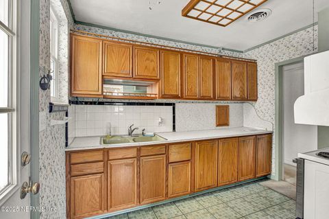 Single Family Residence in Jacksonville FL 4220 GENOA Avenue 9.jpg