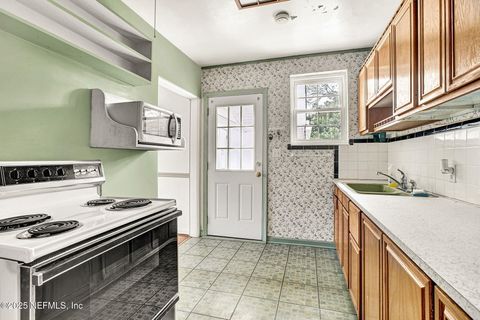 Single Family Residence in Jacksonville FL 4220 GENOA Avenue 11.jpg