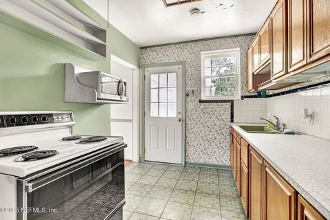 Single Family Residence in Jacksonville FL 4220 GENOA Avenue 13.jpg