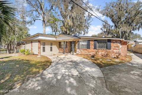 Single Family Residence in Jacksonville FL 7653 ROLLING HILLS Drive.jpg