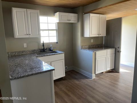 Single Family Residence in Jacksonville FL 1056 HOOD Avenue.jpg
