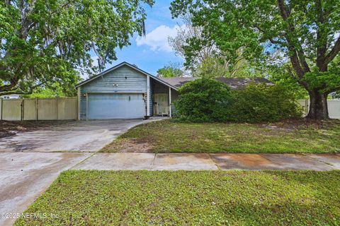 Single Family Residence in Jacksonville FL 6695 ARROWROOT Drive.jpg