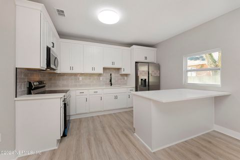 Single Family Residence in Jacksonville FL 4538 KERLE Street 4.jpg