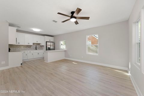 Single Family Residence in Jacksonville FL 4538 KERLE Street 3.jpg