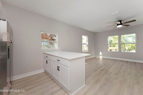 Single Family Residence in Jacksonville FL 4538 KERLE Street 6.jpg