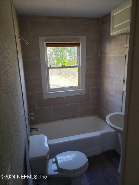 Single Family Residence in Jacksonville FL 1461 W 5TH Street 7.jpg