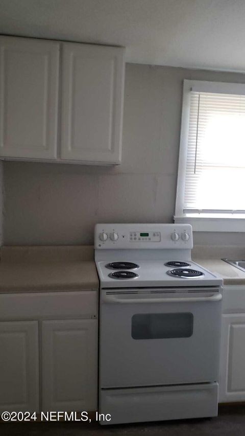 Single Family Residence in Jacksonville FL 1461 W 5TH Street 29.jpg