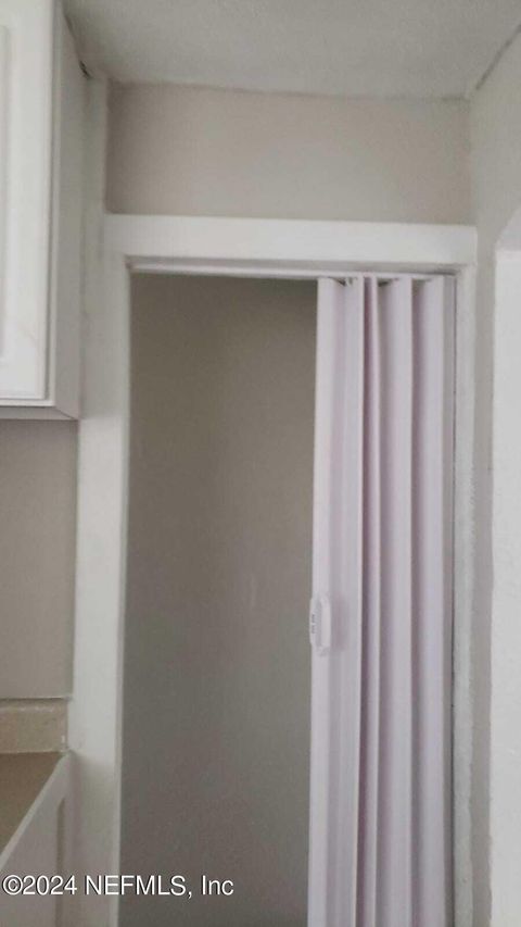 Single Family Residence in Jacksonville FL 1461 W 5TH Street 11.jpg