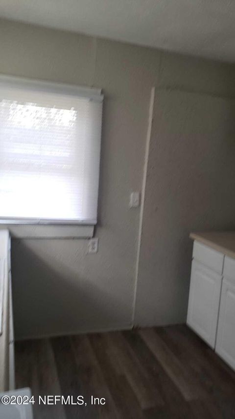 Single Family Residence in Jacksonville FL 1461 W 5TH Street 23.jpg