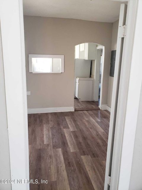 Single Family Residence in Jacksonville FL 1461 W 5TH Street 4.jpg