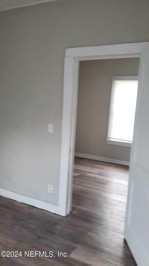 Single Family Residence in Jacksonville FL 1461 W 5TH Street 13.jpg