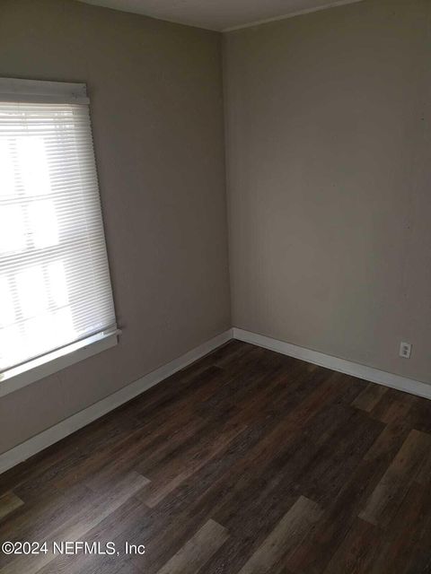 Single Family Residence in Jacksonville FL 1461 W 5TH Street 6.jpg