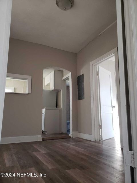 Single Family Residence in Jacksonville FL 1461 W 5TH Street 3.jpg