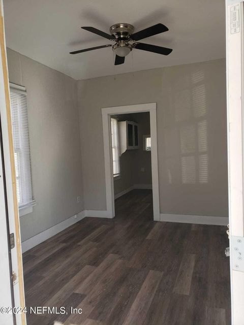 Single Family Residence in Jacksonville FL 1461 W 5TH Street 8.jpg
