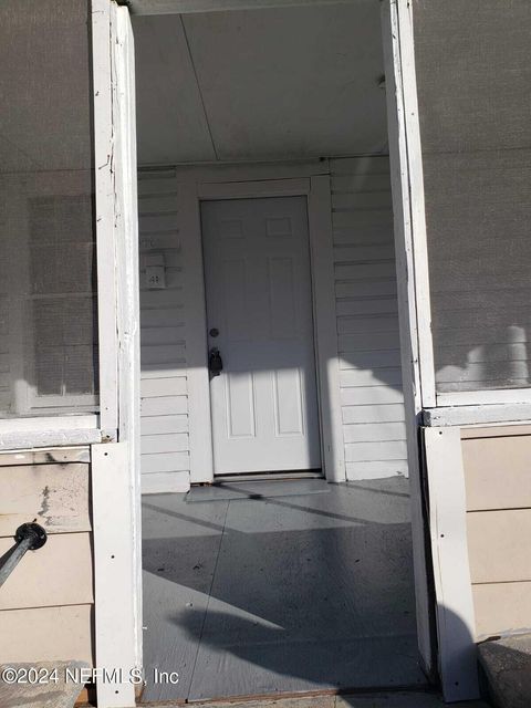 Single Family Residence in Jacksonville FL 1461 W 5TH Street 5.jpg