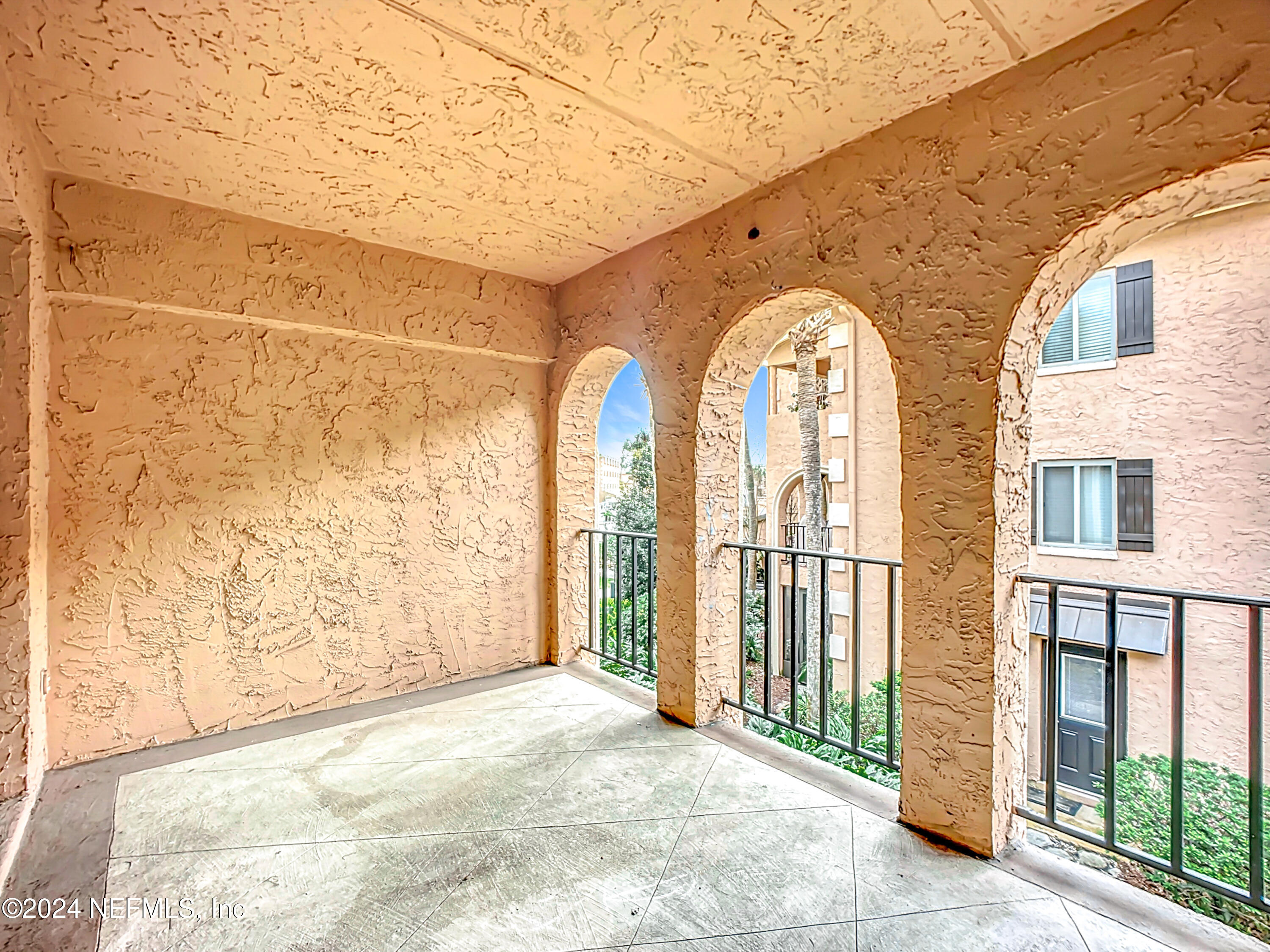 Condominium in Jacksonville FL 5375 ORTEGA FARMS Boulevard #614 3.jpg