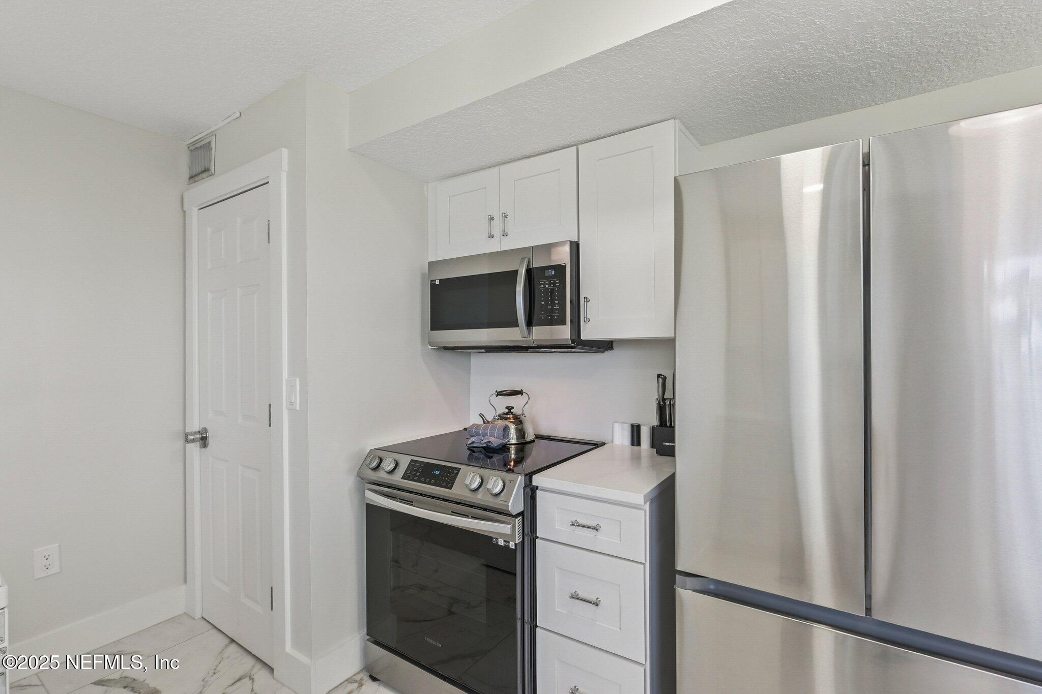 Single Family Residence in Jacksonville Beach FL 11 19TH Avenue 15.jpg