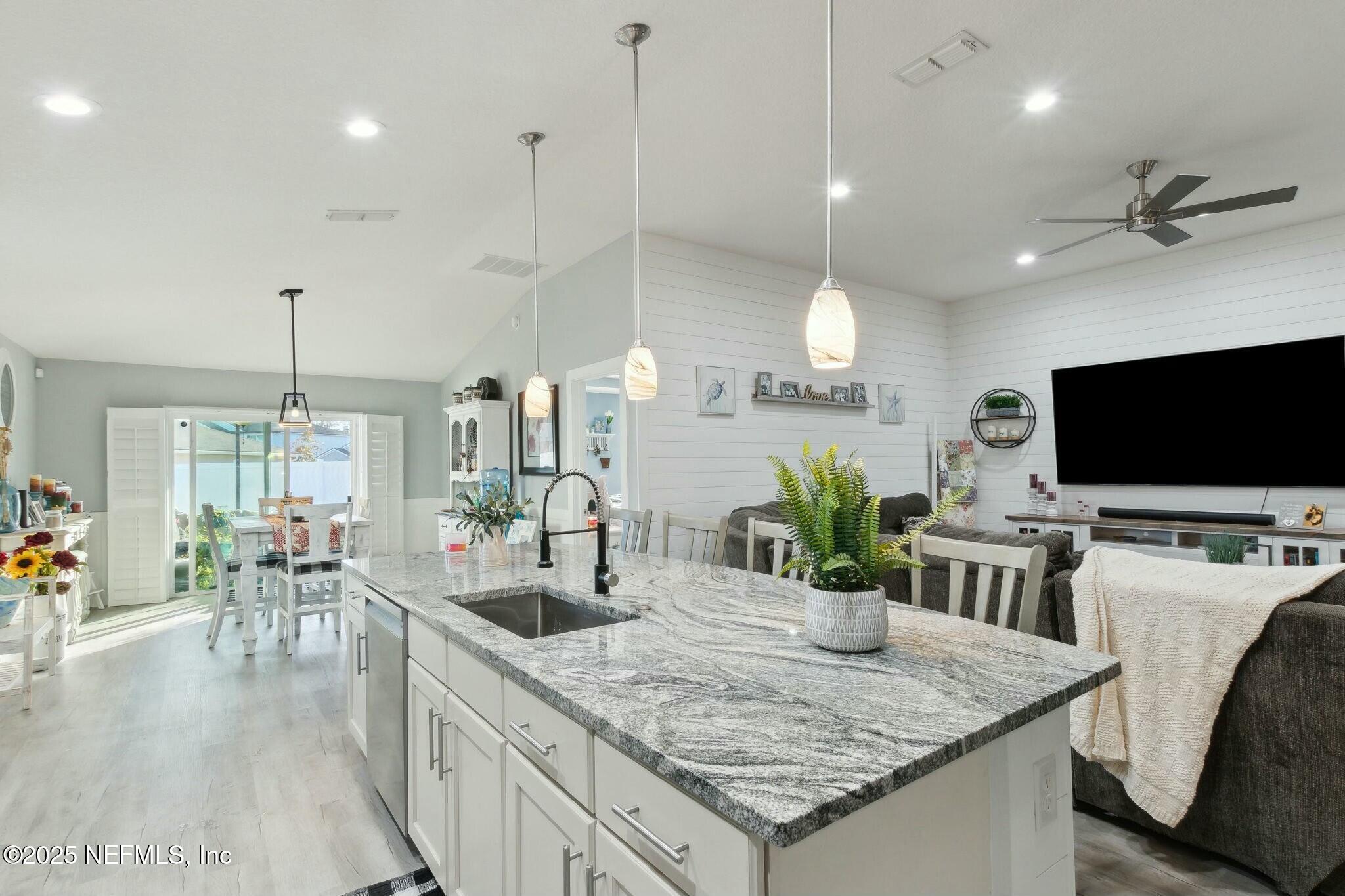 Single Family Residence in Fernandina Beach FL 95021 CHESWICK OAKS Drive 11.jpg