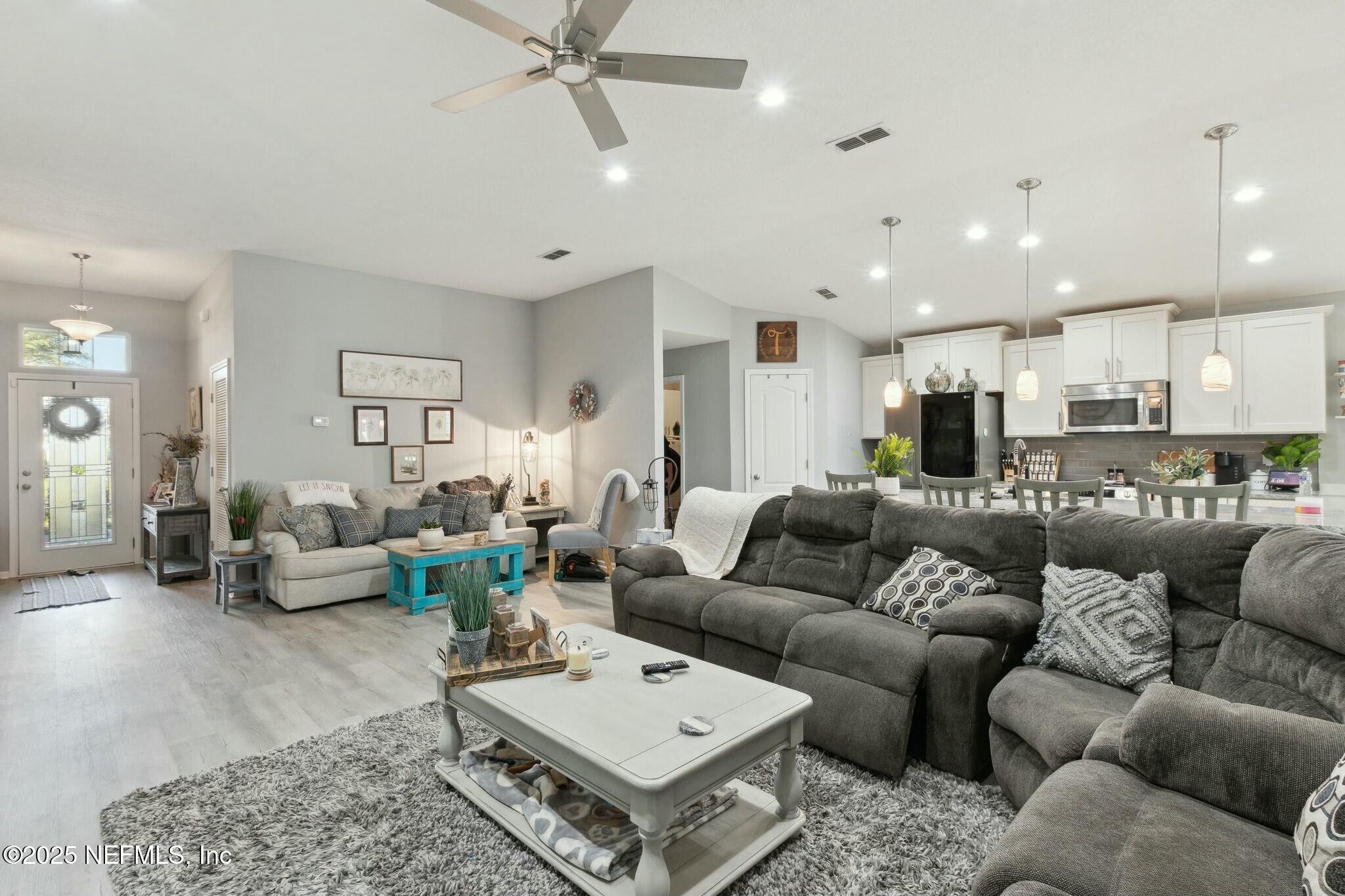 Single Family Residence in Fernandina Beach FL 95021 CHESWICK OAKS Drive 8.jpg