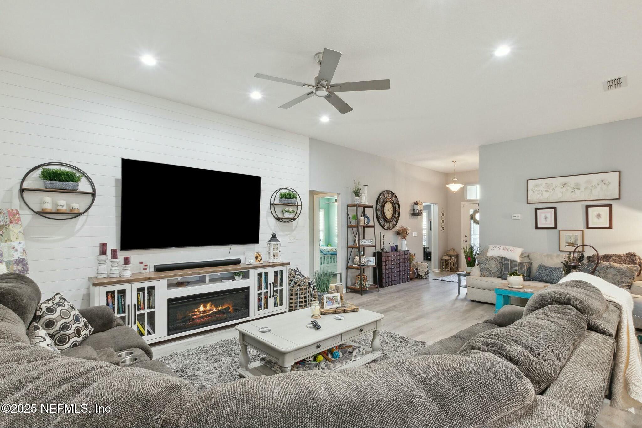 Single Family Residence in Fernandina Beach FL 95021 CHESWICK OAKS Drive 9.jpg