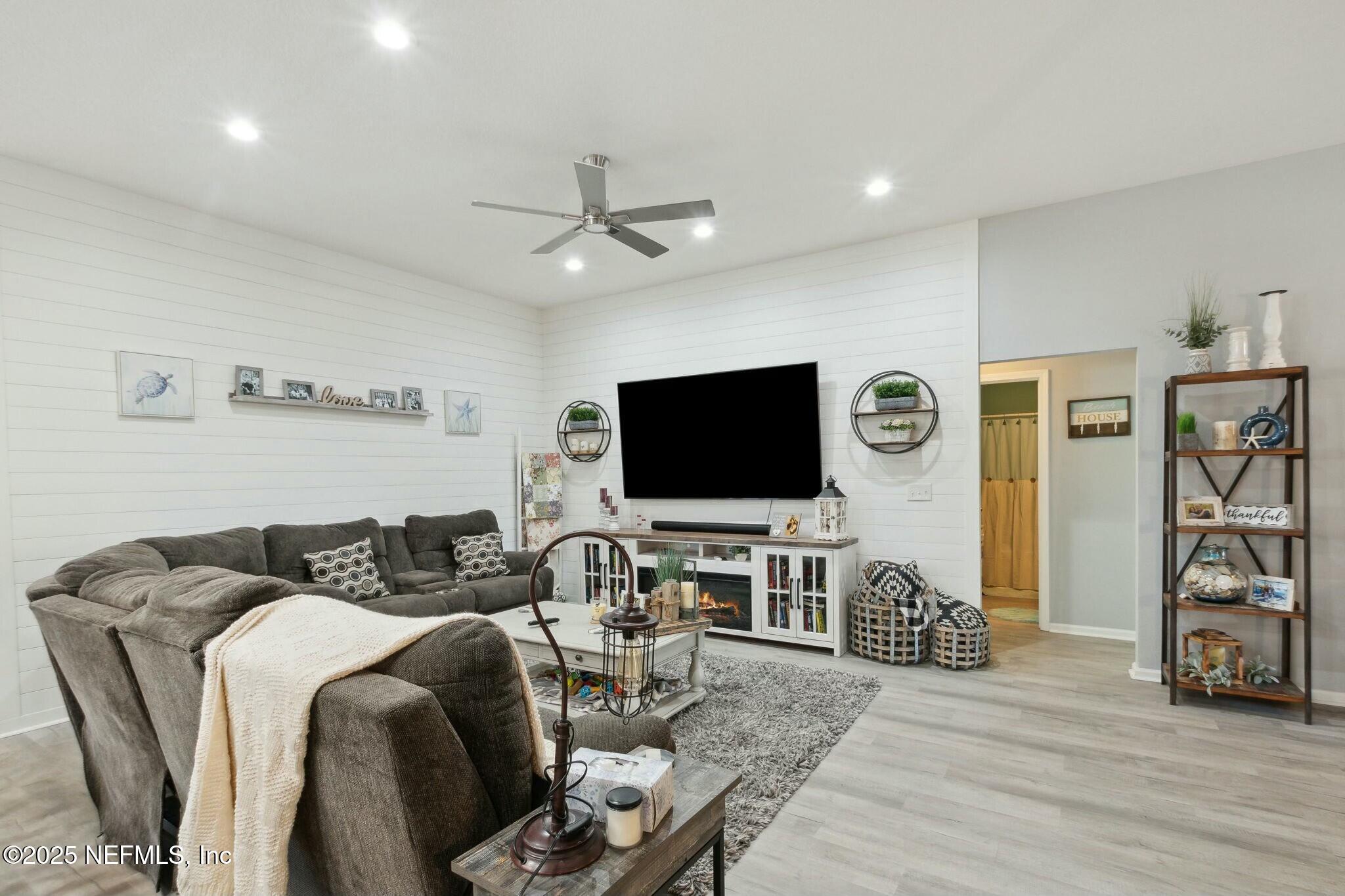 Single Family Residence in Fernandina Beach FL 95021 CHESWICK OAKS Drive 7.jpg