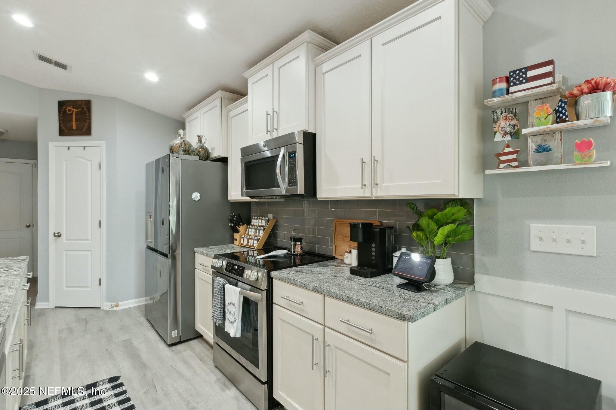 Single Family Residence in Fernandina Beach FL 95021 CHESWICK OAKS Drive 12.jpg