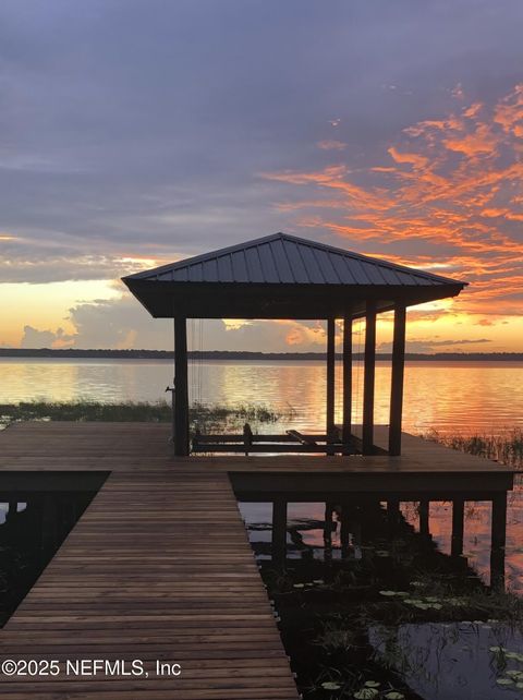Single Family Residence in Melrose FL 564 SE 5TH Avenue.jpg