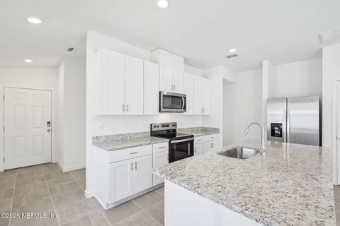Single Family Residence in Jacksonville FL 7828 GREATFORD Way 10.jpg