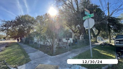 Single Family Residence in Jacksonville FL 1942 W 14TH Street.jpg