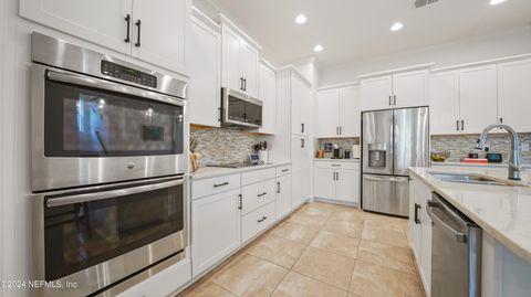 Single Family Residence in Jacksonville FL 8681 MABEL Drive 4.jpg