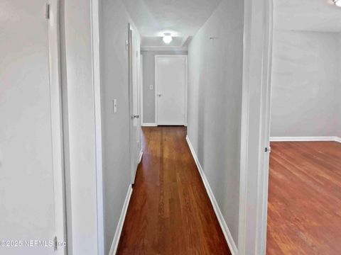 Single Family Residence in Jacksonville FL 6610 BLACKWOOD Drive 12.jpg