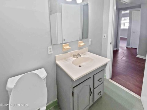 Single Family Residence in Jacksonville FL 6610 BLACKWOOD Drive 14.jpg