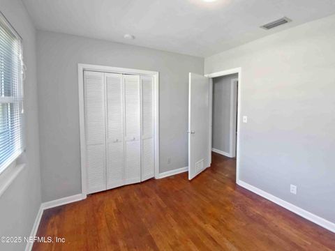 Single Family Residence in Jacksonville FL 6610 BLACKWOOD Drive 13.jpg
