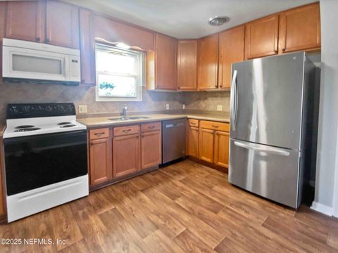 Single Family Residence in Jacksonville FL 6610 BLACKWOOD Drive 5.jpg
