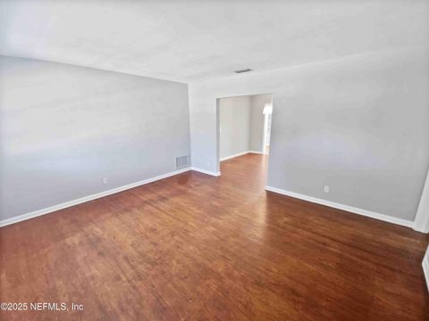 Single Family Residence in Jacksonville FL 6610 BLACKWOOD Drive 2.jpg