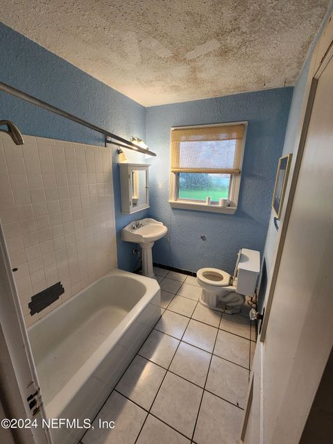 Single Family Residence in Jacksonville FL 3861 GALICIA Road 4.jpg