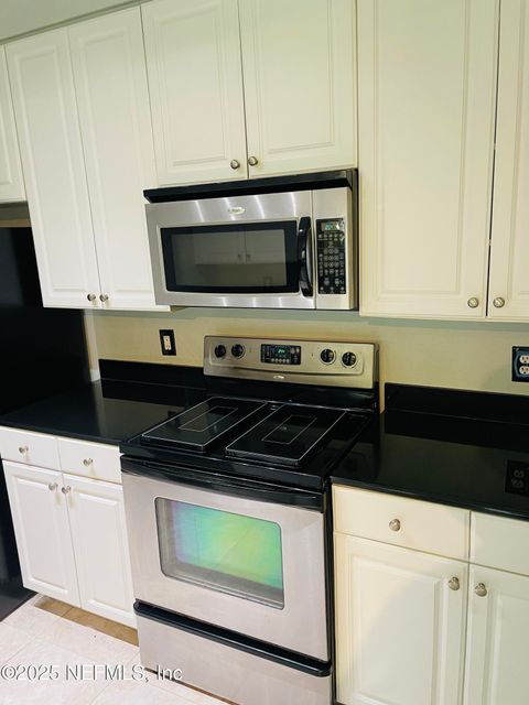 Condominium in Jacksonville FL 8539 GATE Parkway #1616.jpg