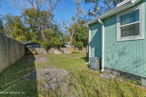 Single Family Residence in Jacksonville FL 4817 RAMONA Boulevard 38.jpg