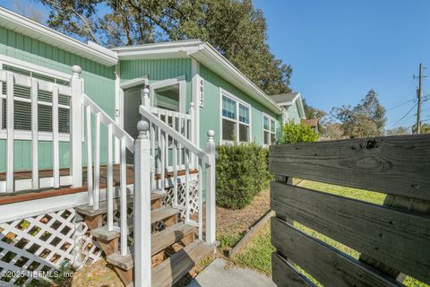 Single Family Residence in Jacksonville FL 4817 RAMONA Boulevard 4.jpg
