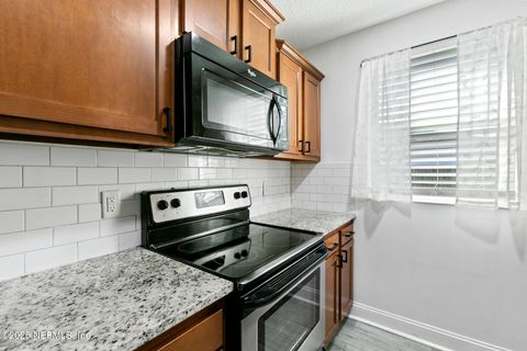 Single Family Residence in Jacksonville FL 4817 RAMONA Boulevard 19.jpg