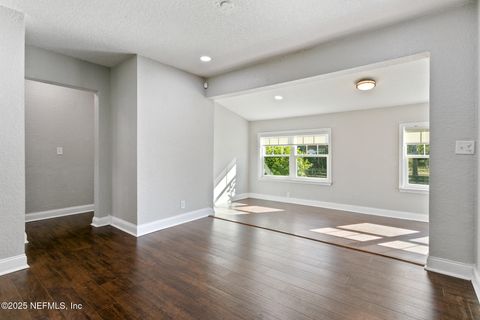 Single Family Residence in Jacksonville FL 4817 RAMONA Boulevard 11.jpg