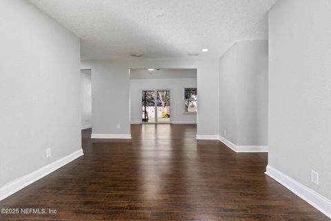 Single Family Residence in Jacksonville FL 4817 RAMONA Boulevard 10.jpg