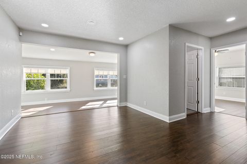 Single Family Residence in Jacksonville FL 4817 RAMONA Boulevard 12.jpg