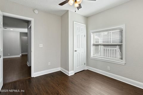 Single Family Residence in Jacksonville FL 4817 RAMONA Boulevard 24.jpg