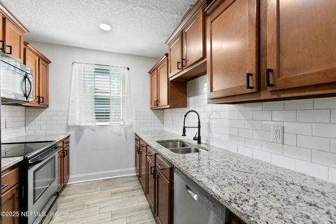 Single Family Residence in Jacksonville FL 4817 RAMONA Boulevard 17.jpg