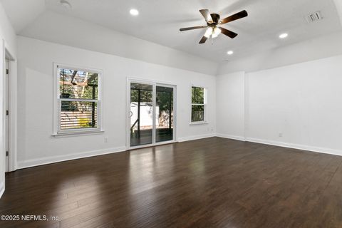 Single Family Residence in Jacksonville FL 4817 RAMONA Boulevard 14.jpg