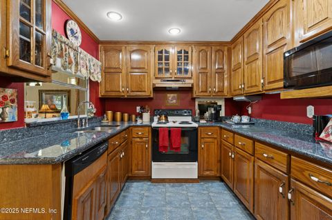 Single Family Residence in Keystone Heights FL 50 SE FOREST Street 16.jpg