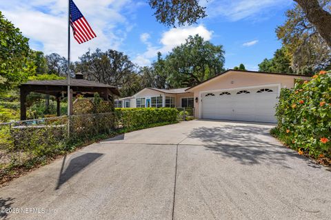 Single Family Residence in Keystone Heights FL 50 SE FOREST Street 1.jpg