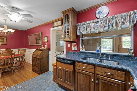 Single Family Residence in Keystone Heights FL 50 SE FOREST Street 14.jpg