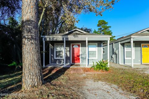 Single Family Residence in Fernandina Beach FL 1127 S 11TH Street.jpg